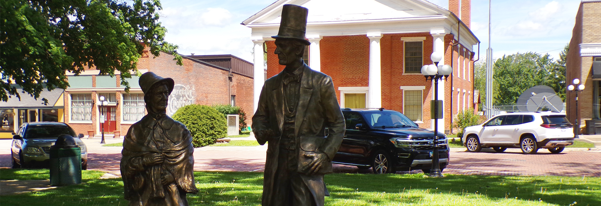 Courthouse and Lincoln Statue Home Page